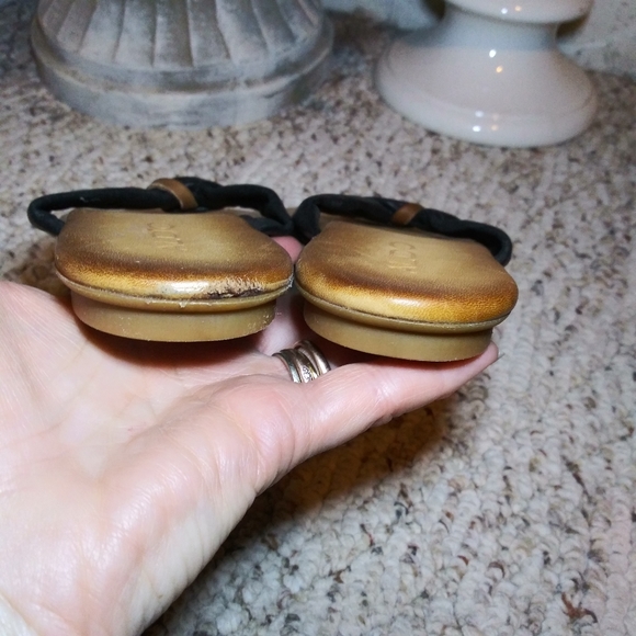 3/$18 Aldo Classic Black & Brown Soft Leather Flip flops - Picture 4 of 10